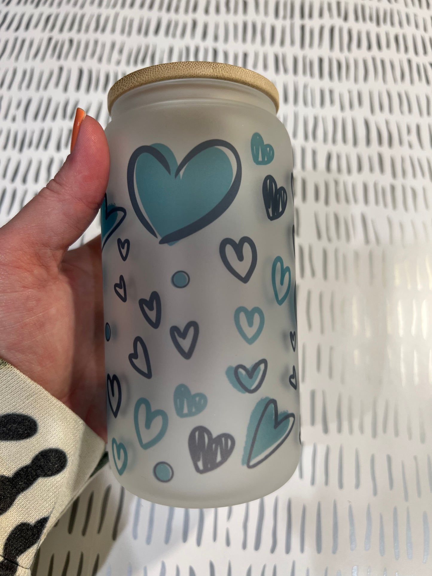 Teal Hearts Frosted 16 oz Beer Can Glass - Ladybug Designs, DIY Lifestyle