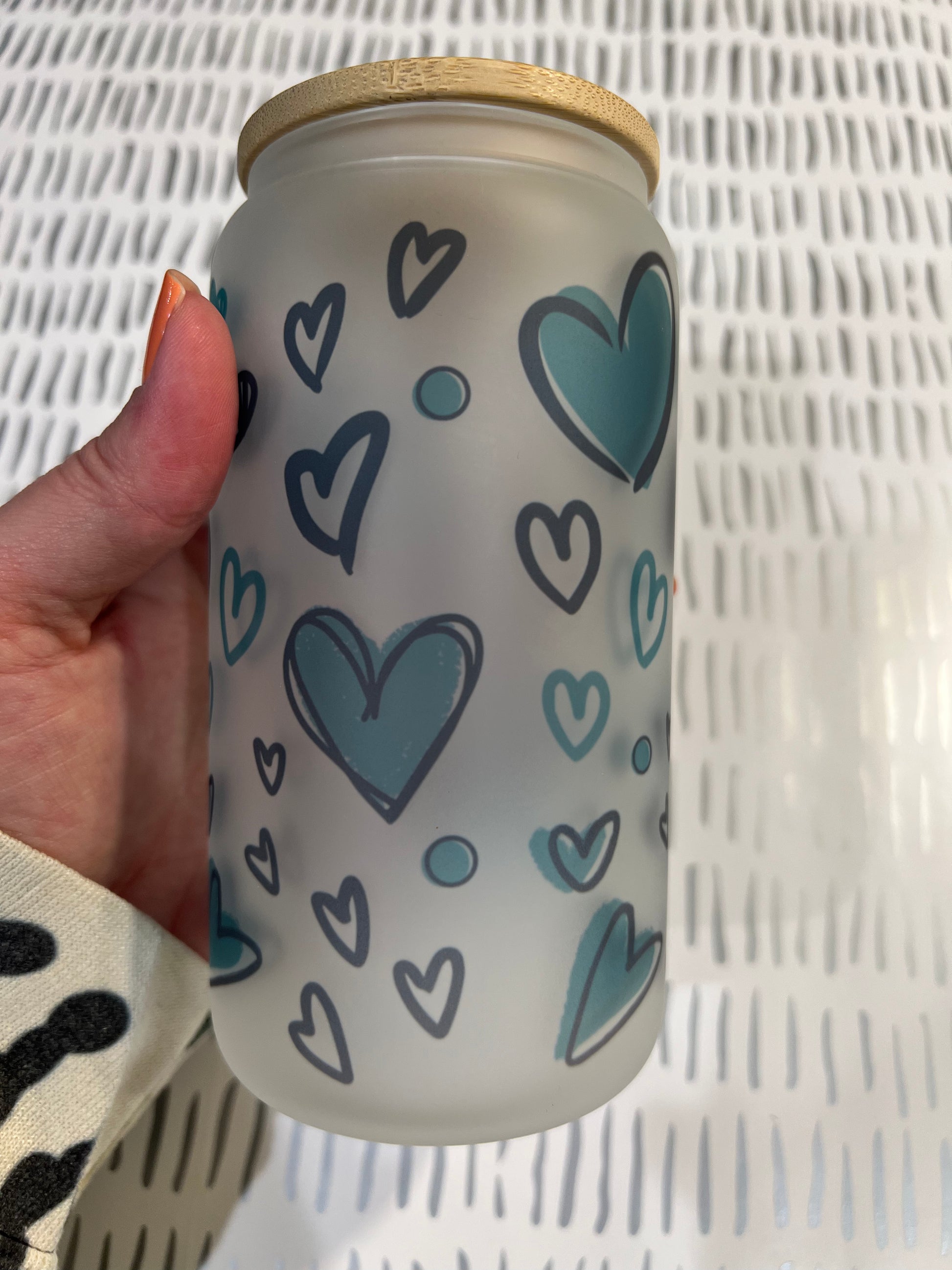 Teal Hearts Frosted 16 oz Beer Can Glass - Ladybug Designs, DIY Lifestyle